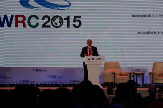 新浪科技：國(guó)際機(jī)器人聯(lián)盟主席：征服世界的機(jī)器人